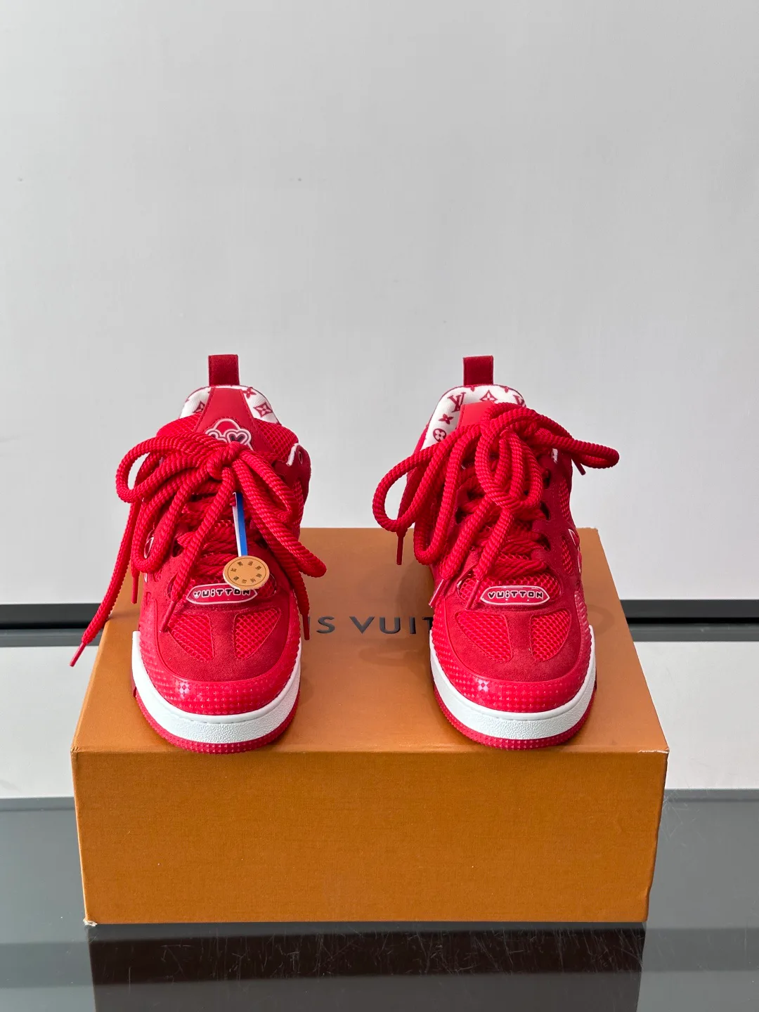 Кроссовки Женские Louis Vuitton 17588549