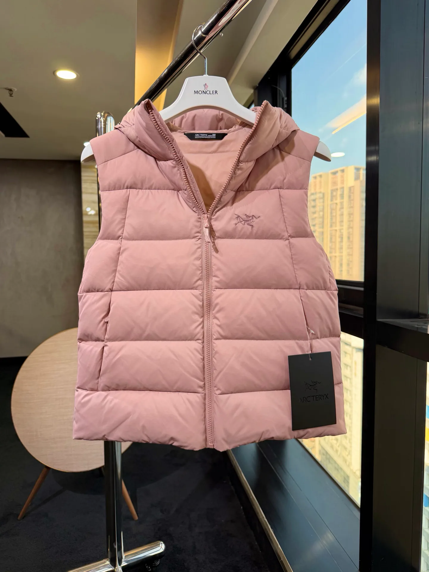 Куртки И Пуховики Женские Arcteryx 18725302