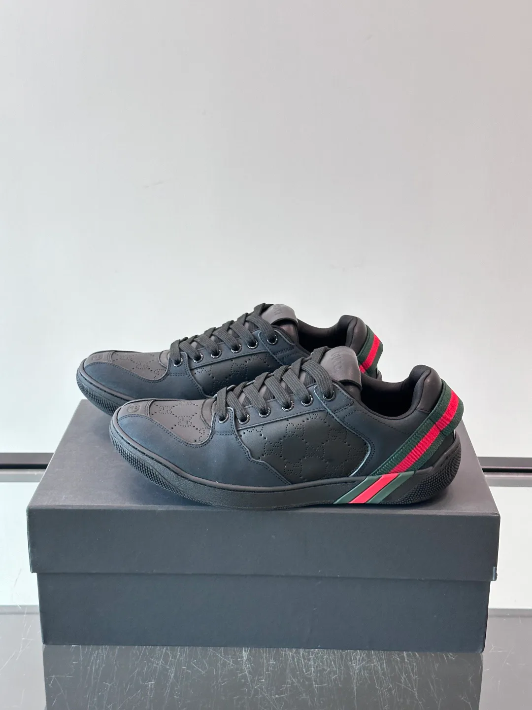 Кроссовки Женские Gucci 18449398