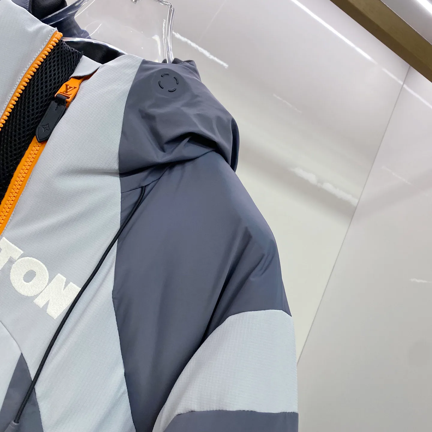 Куртки И Пуховики Мужские Louis Vuitton 1129735