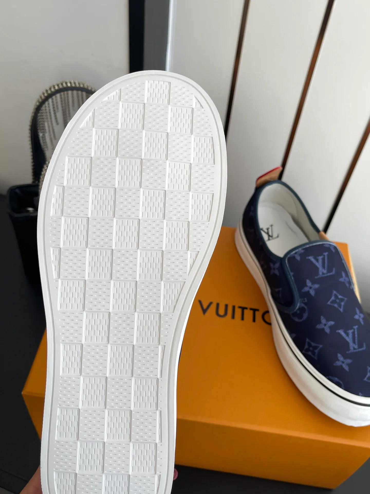 Кроссовки Мужские Louis Vuitton 17908528