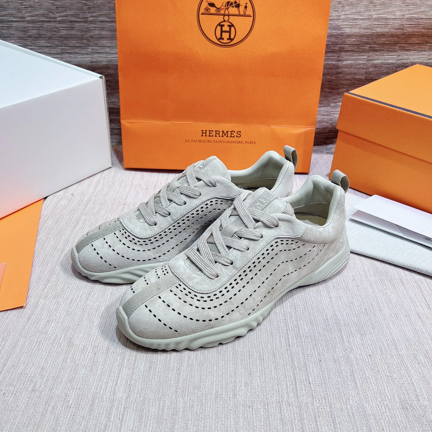 Кроссовки Женские Hermes 17749561