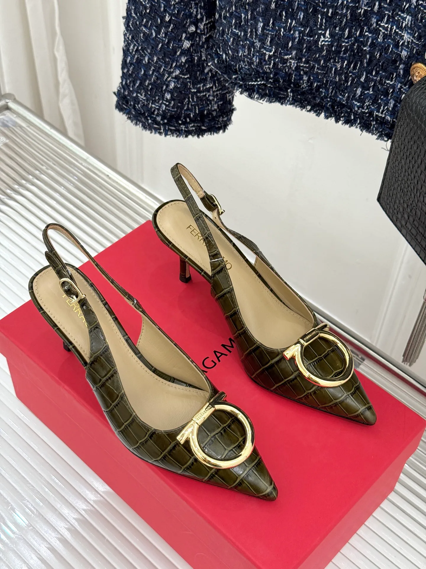 Босоножки Женские Salvatore Ferragamo 11312304