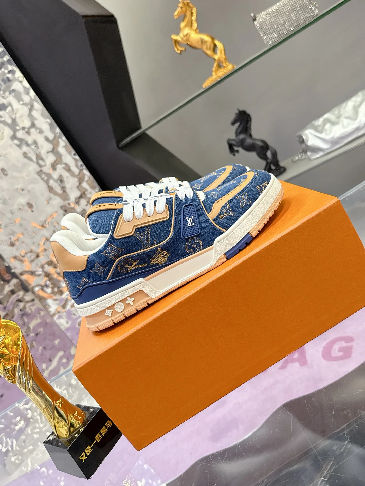 Кроссовки Женские Louis Vuitton 17930918