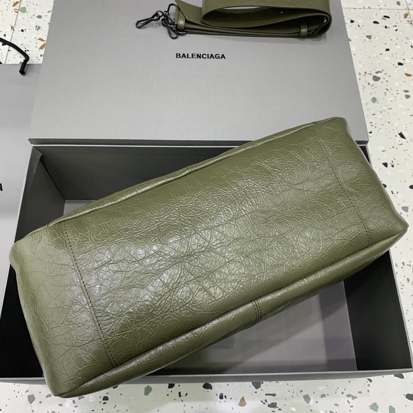 Сумки На Ремне Женские Balenciaga 13427251