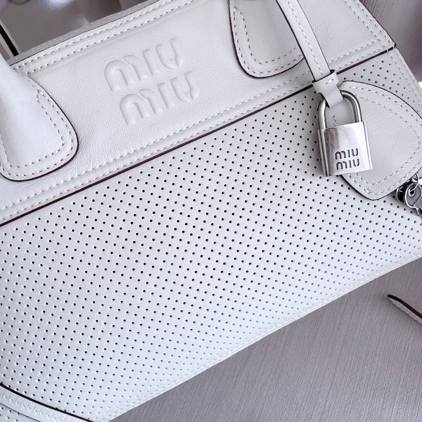 Классические Сумки Женские Miu Miu 17810527