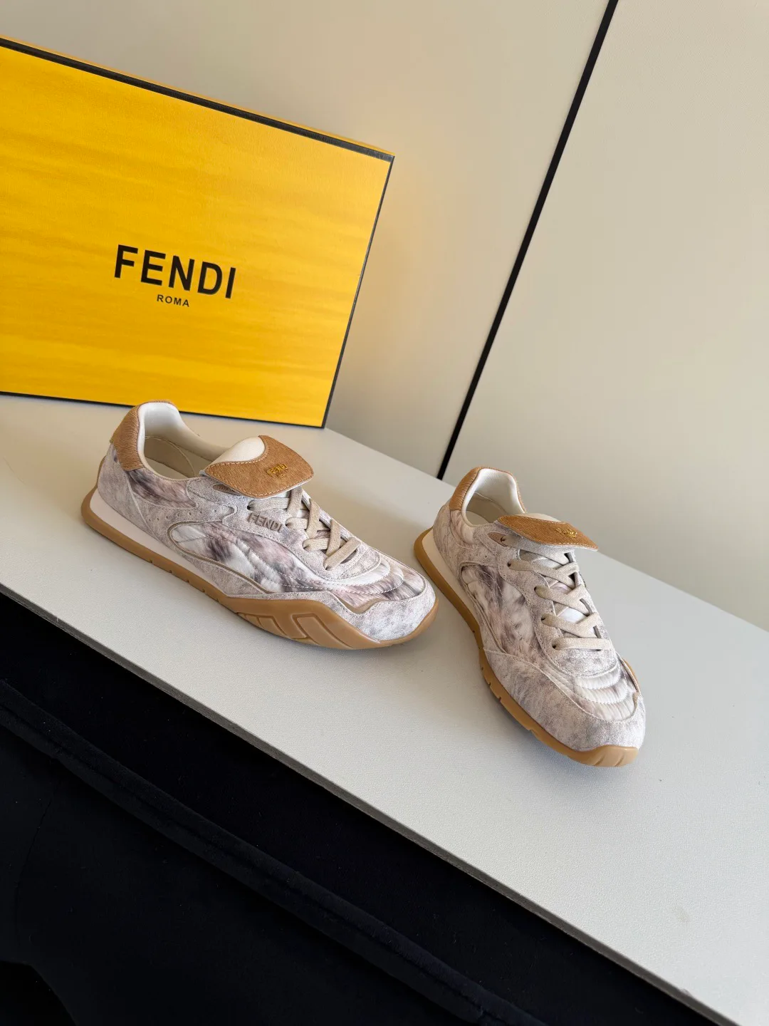 Кроссовки Женские Fendi 229945