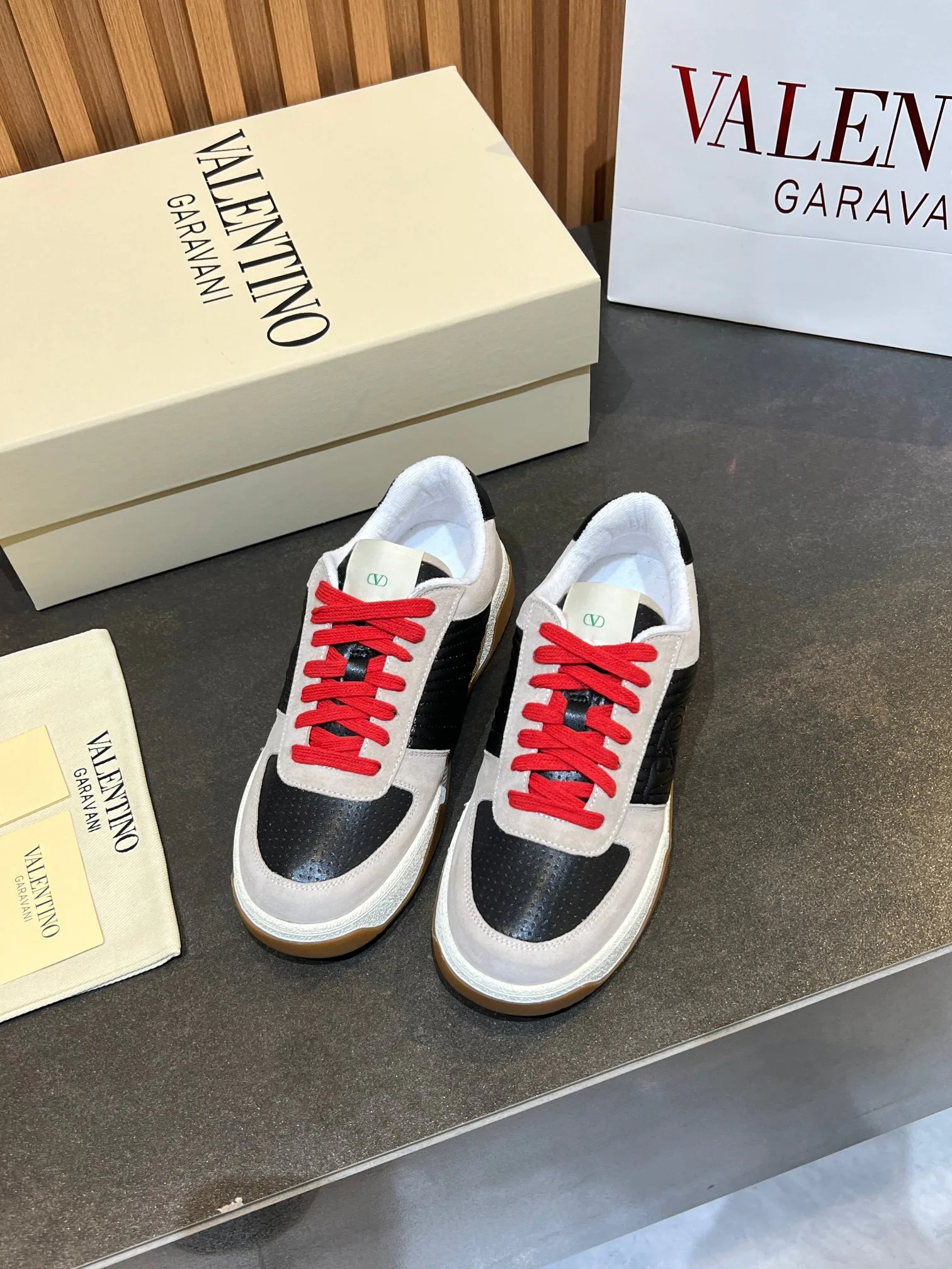Кроссовки Женские Valentino 11679385