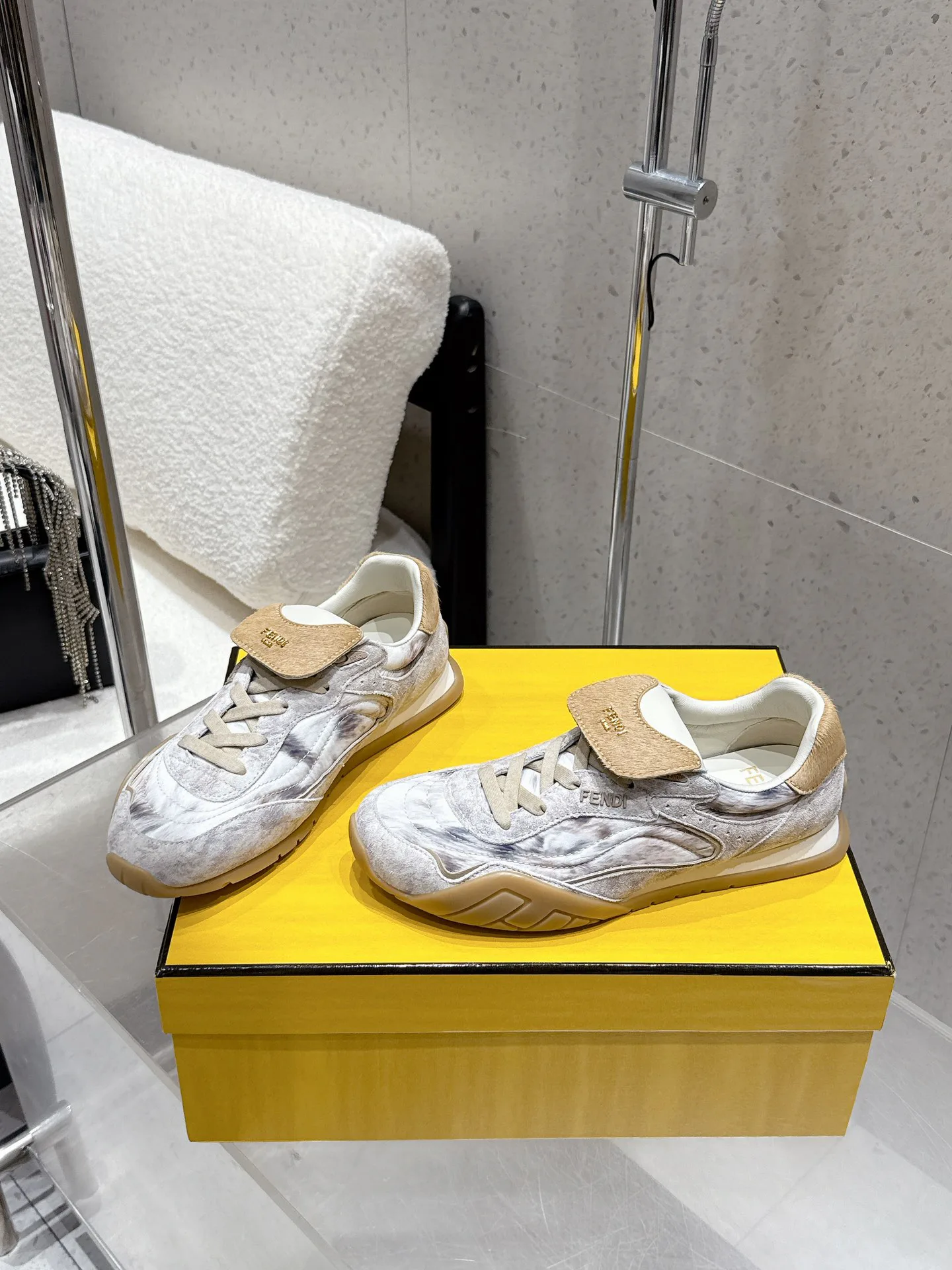 Кроссовки Женские Fendi 13078812
