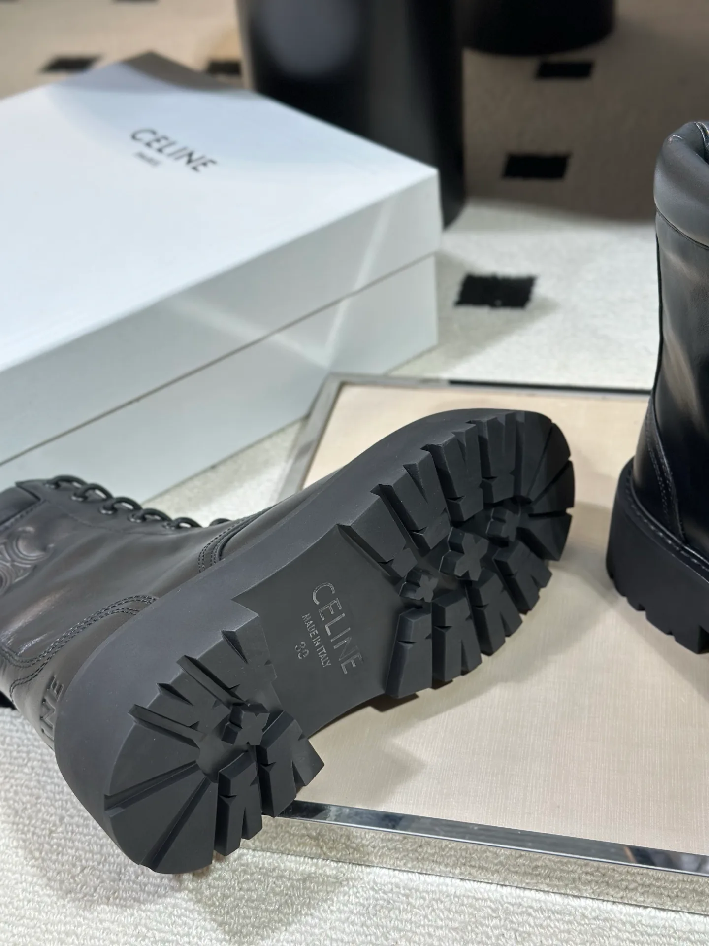Ботинки Женские Celine 18041649
