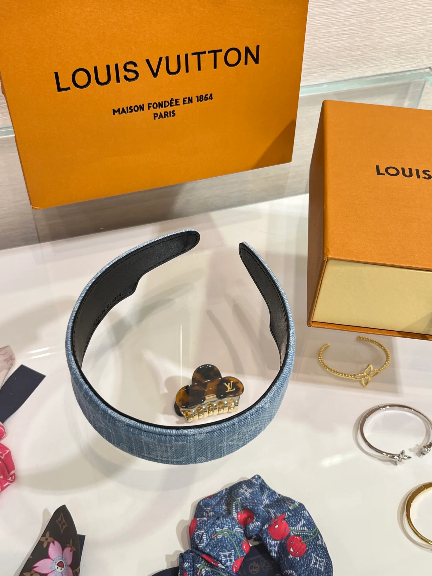 Головные Уборы Louis Vuitton 1703391