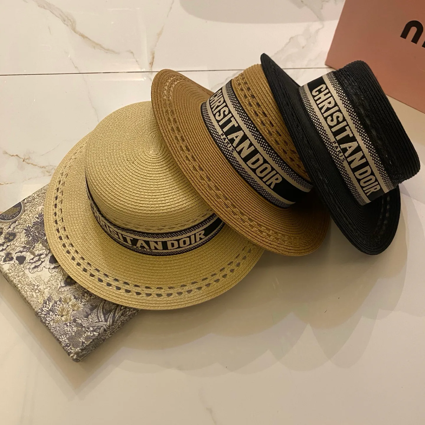 Головные Уборы Christian Dior 17498278
