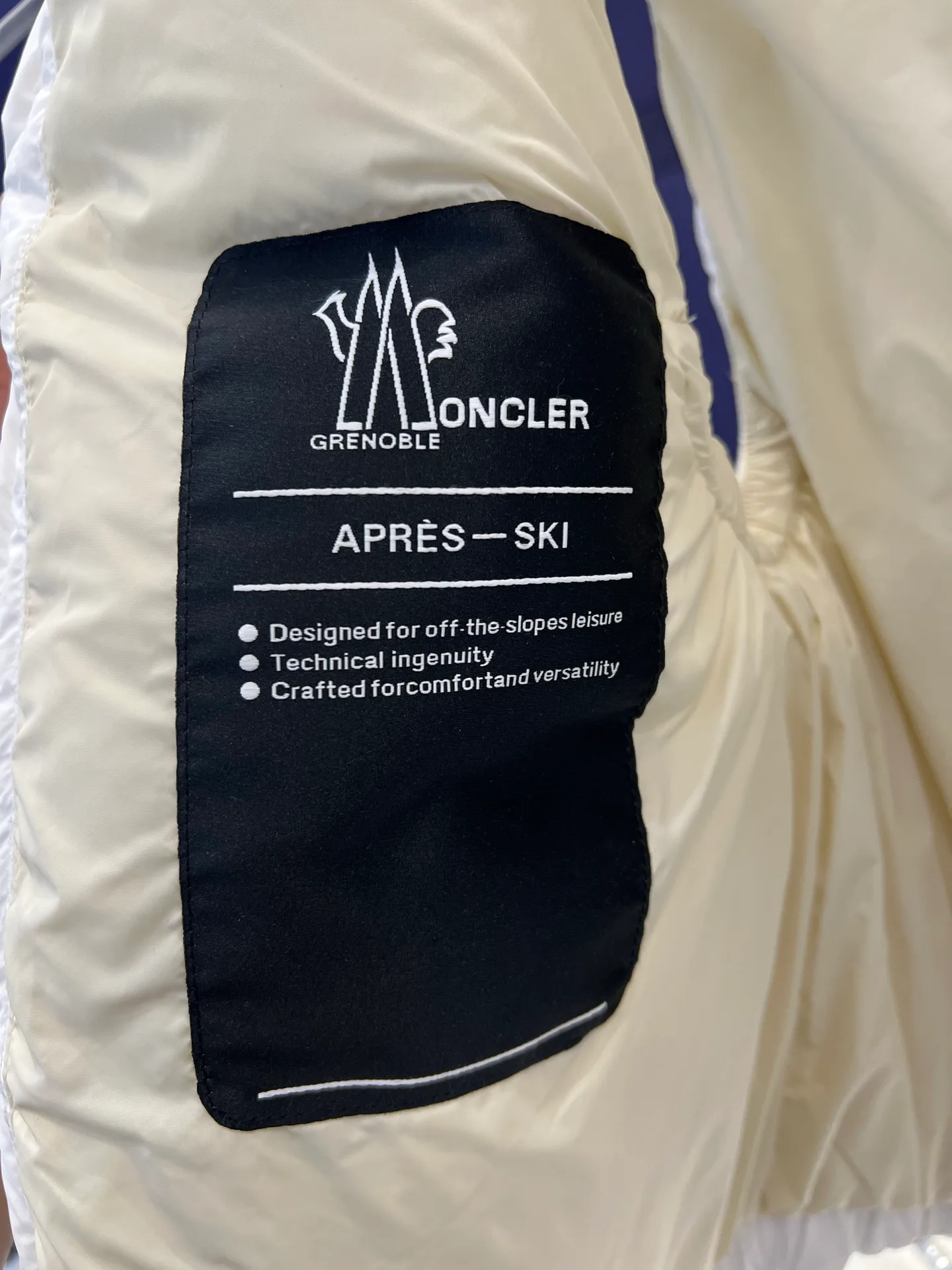 Жилеты Женские Moncler 18346159