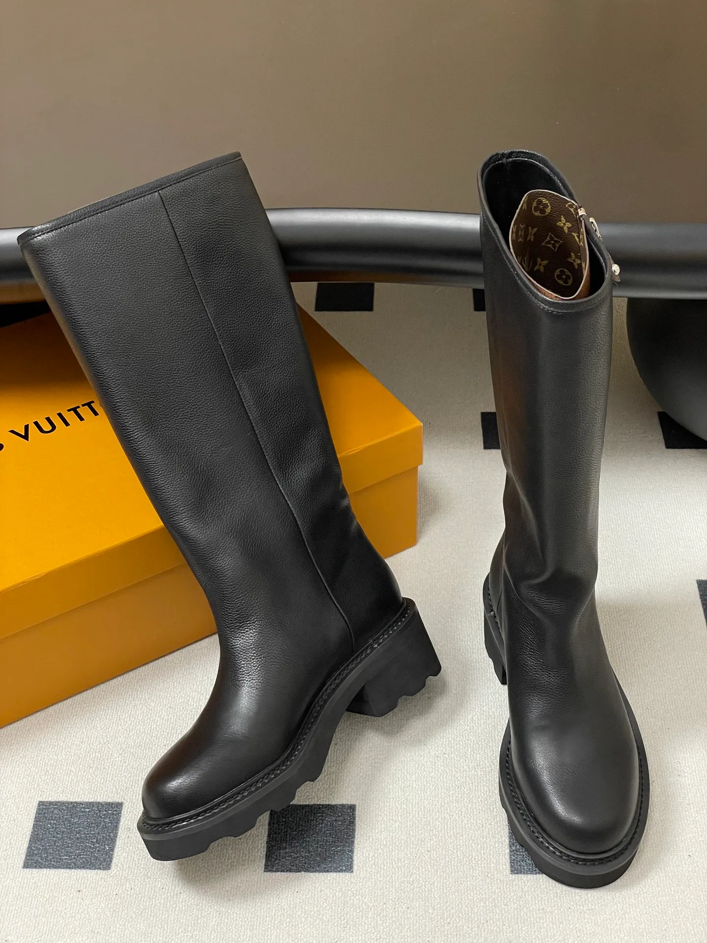 Сапоги Женские Louis Vuitton 18388126