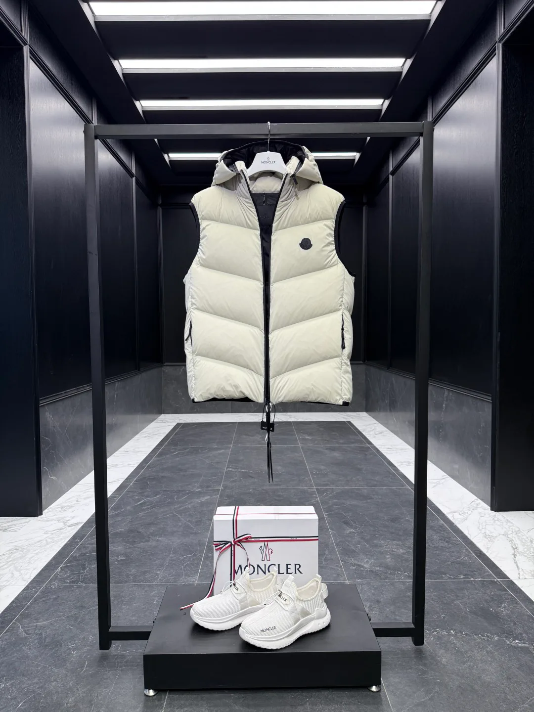 Жилеты Мужские Moncler 4848793