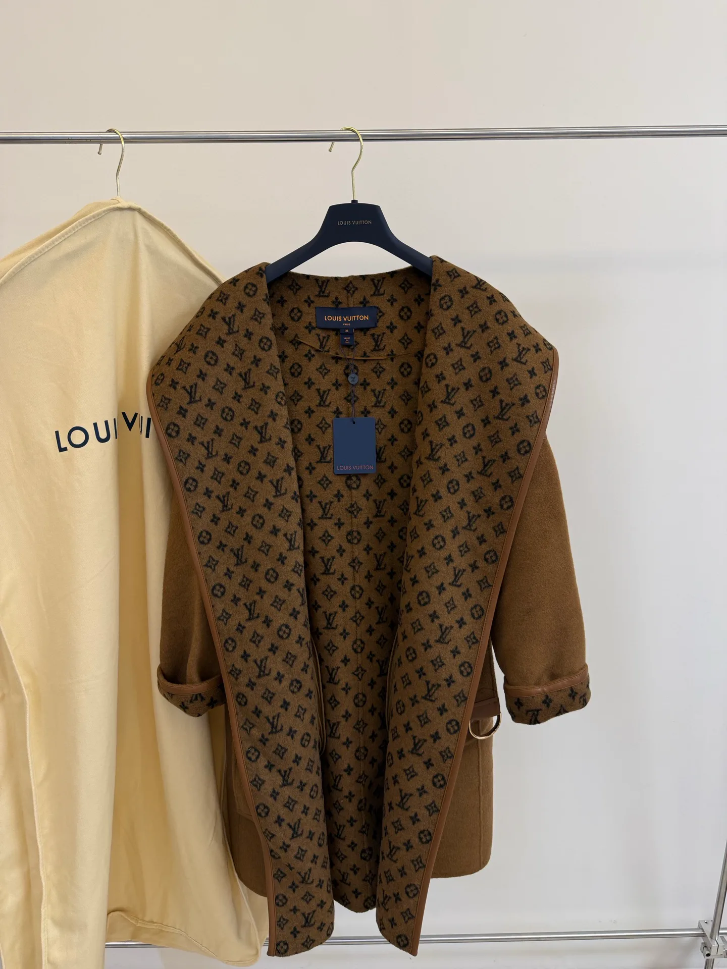 Пальто Женские Louis Vuitton 18601494