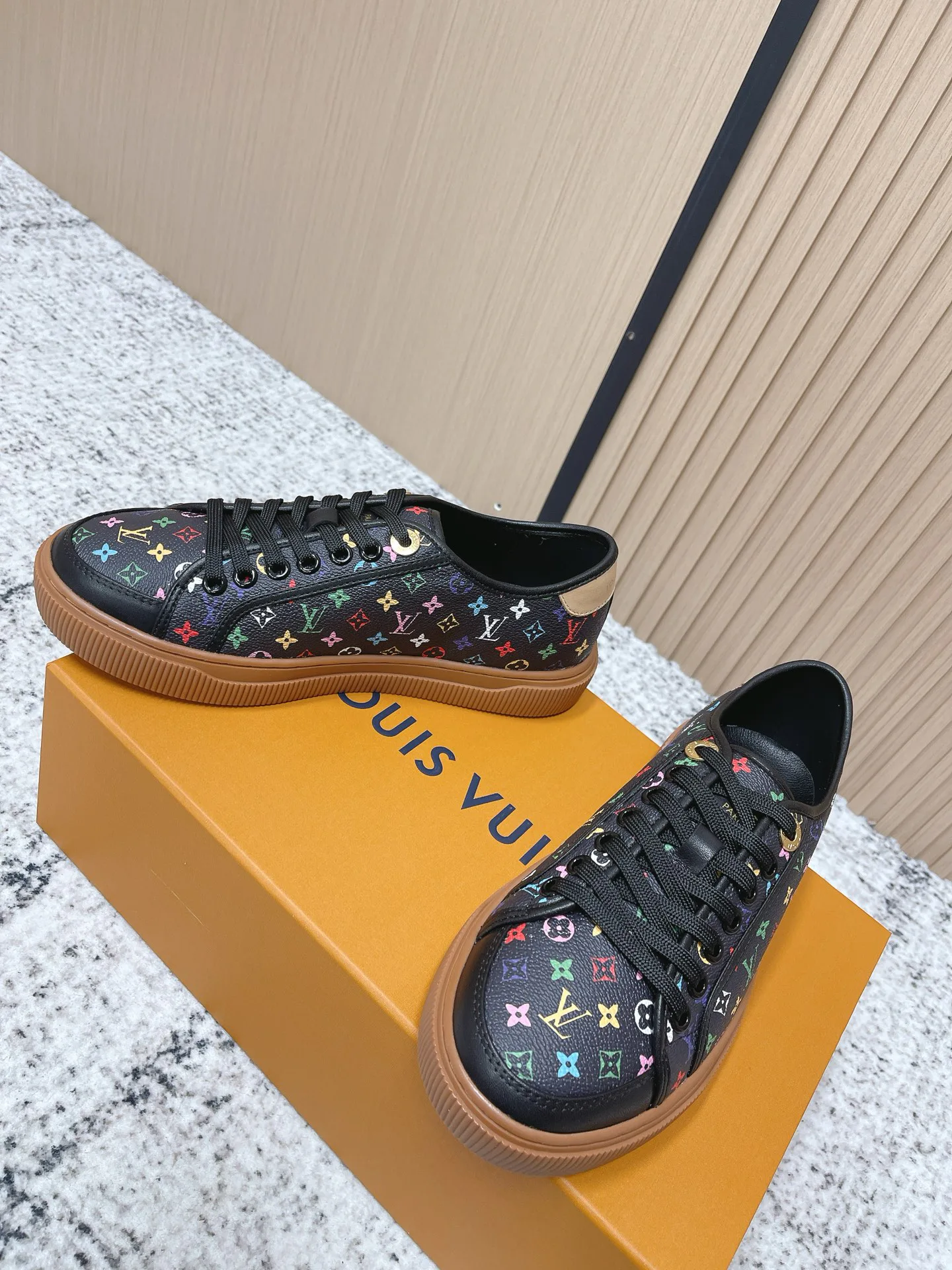 Кроссовки Женские Louis Vuitton 1511842