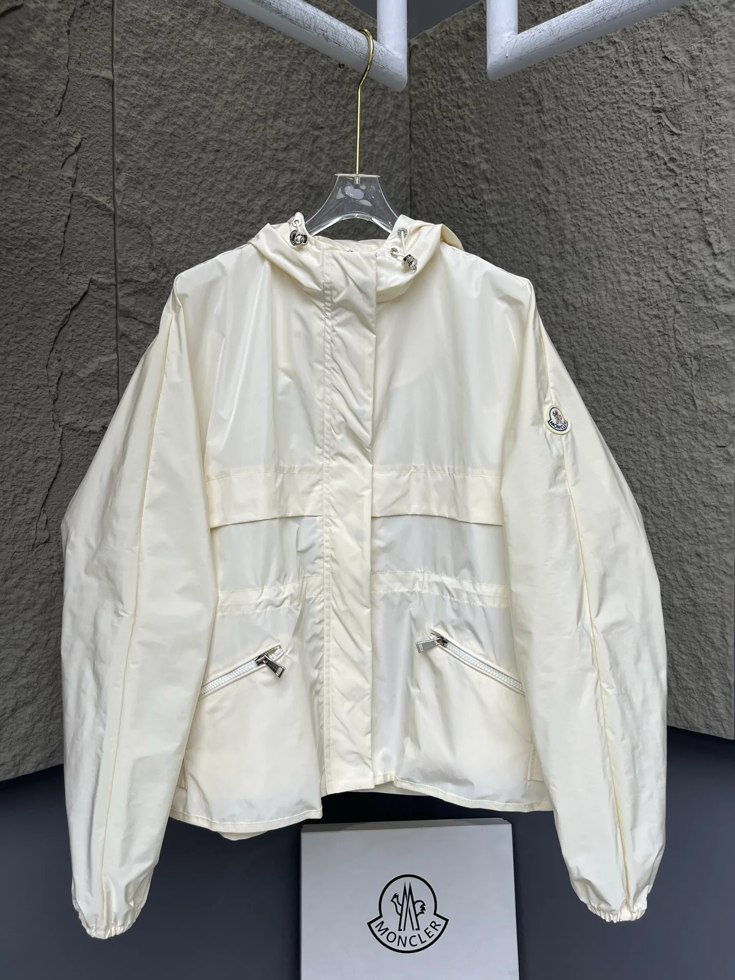 Куртки И Пуховики Женские Moncler 12097898