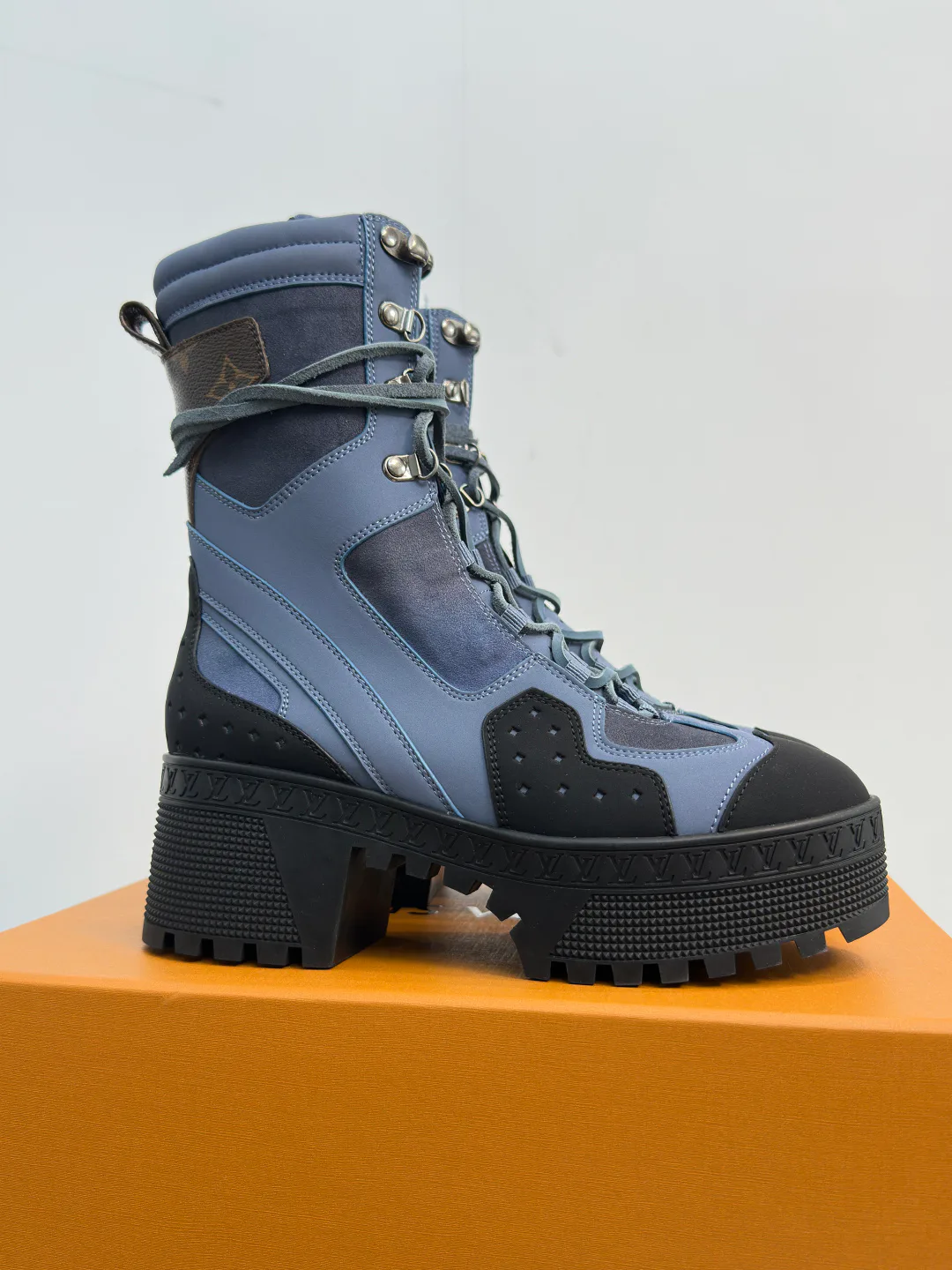 Ботинки Женские Louis Vuitton 18741649