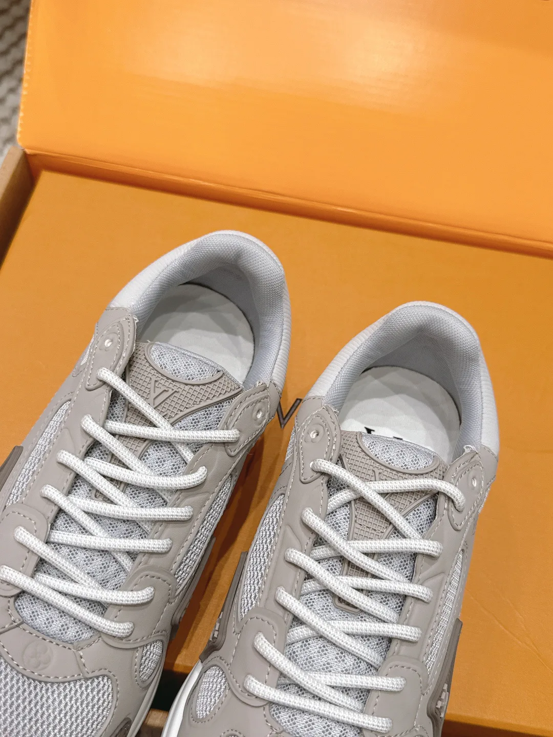 Кроссовки Женские Louis Vuitton 11518610