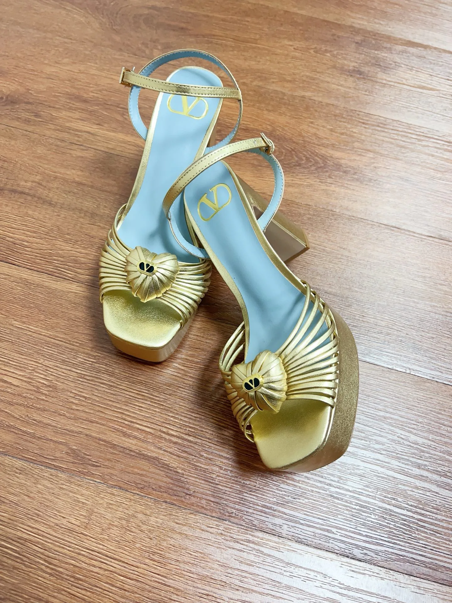 Босоножки Женские Valentino 10994249