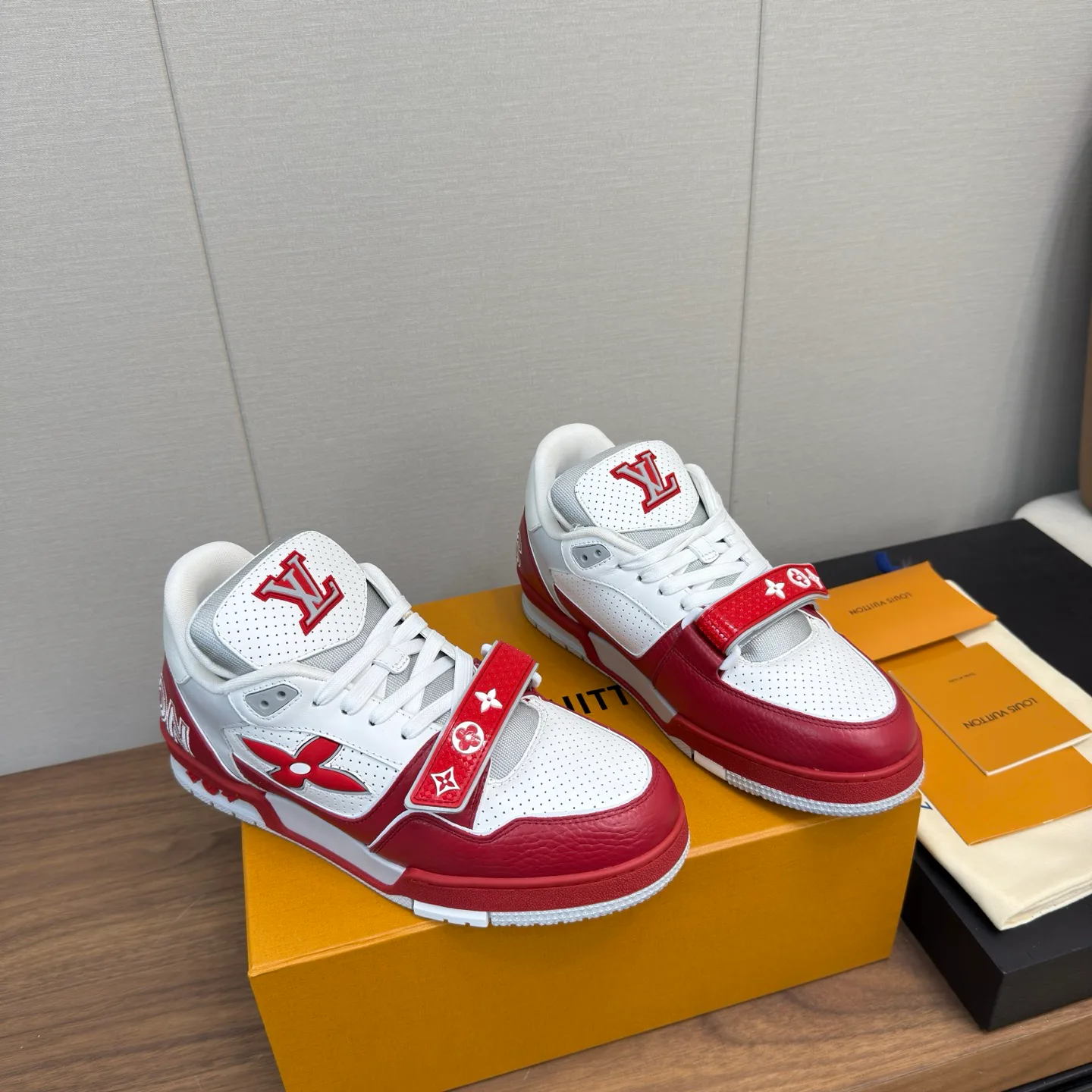 Кроссовки Женские Louis Vuitton 4318165