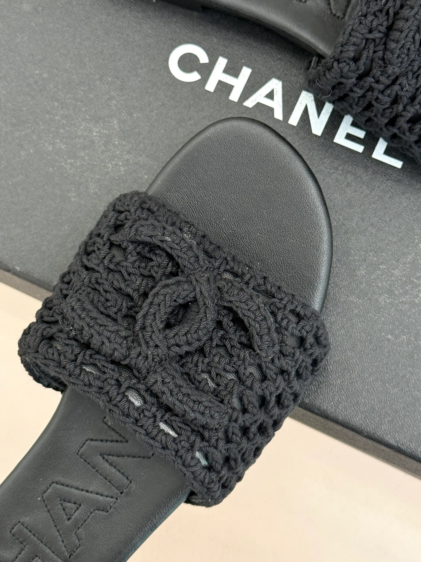 Шлепанцы Женские Chanel 11485811