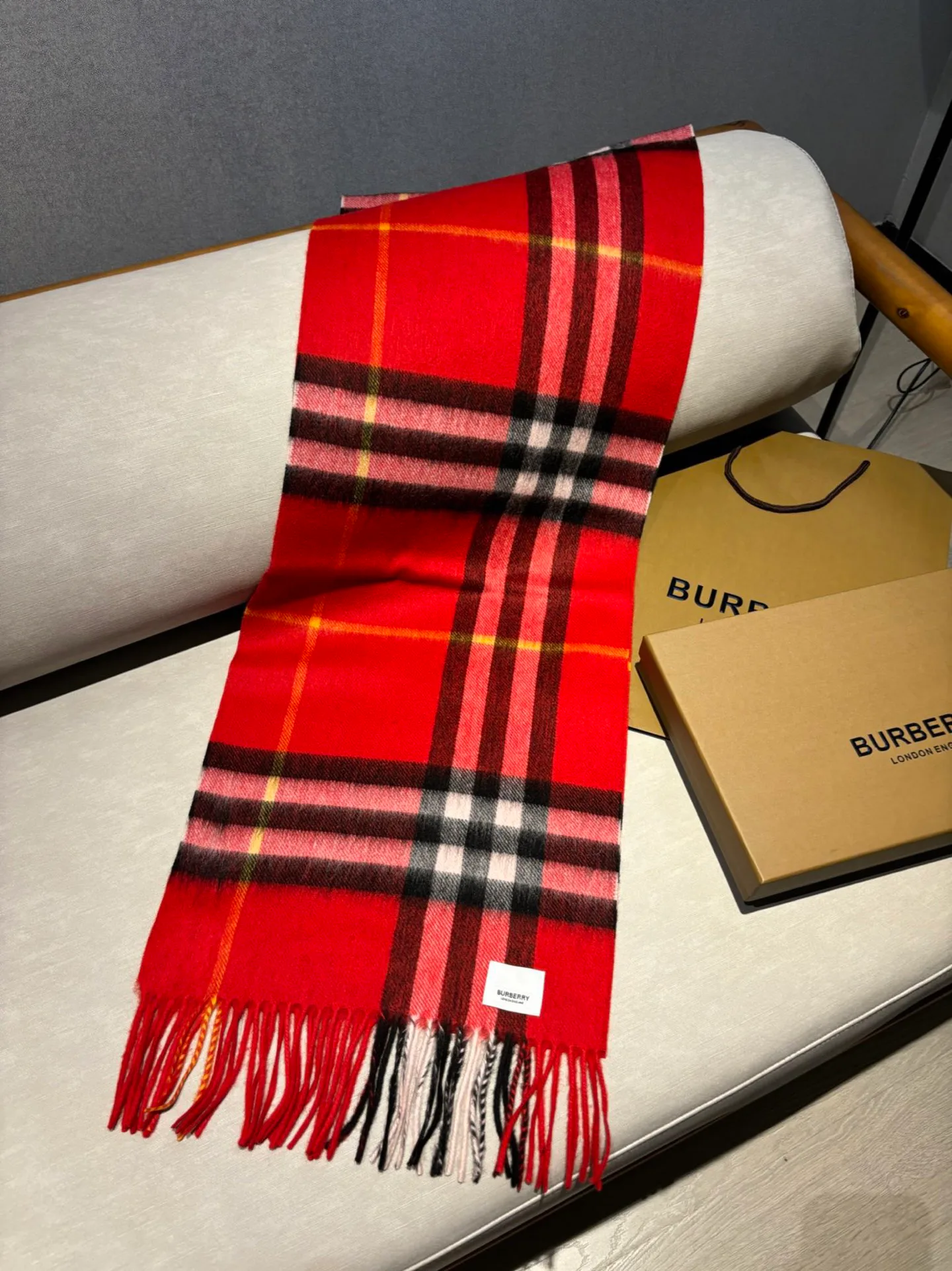 Шарфы Burberry 18507483