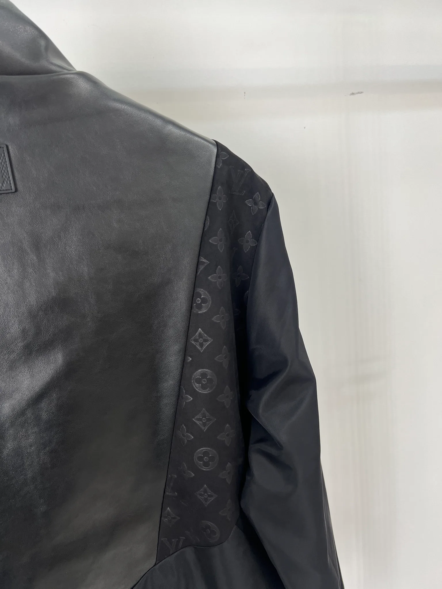 Кожаные Куртки И Дублёнки Женские Louis Vuitton 12842430