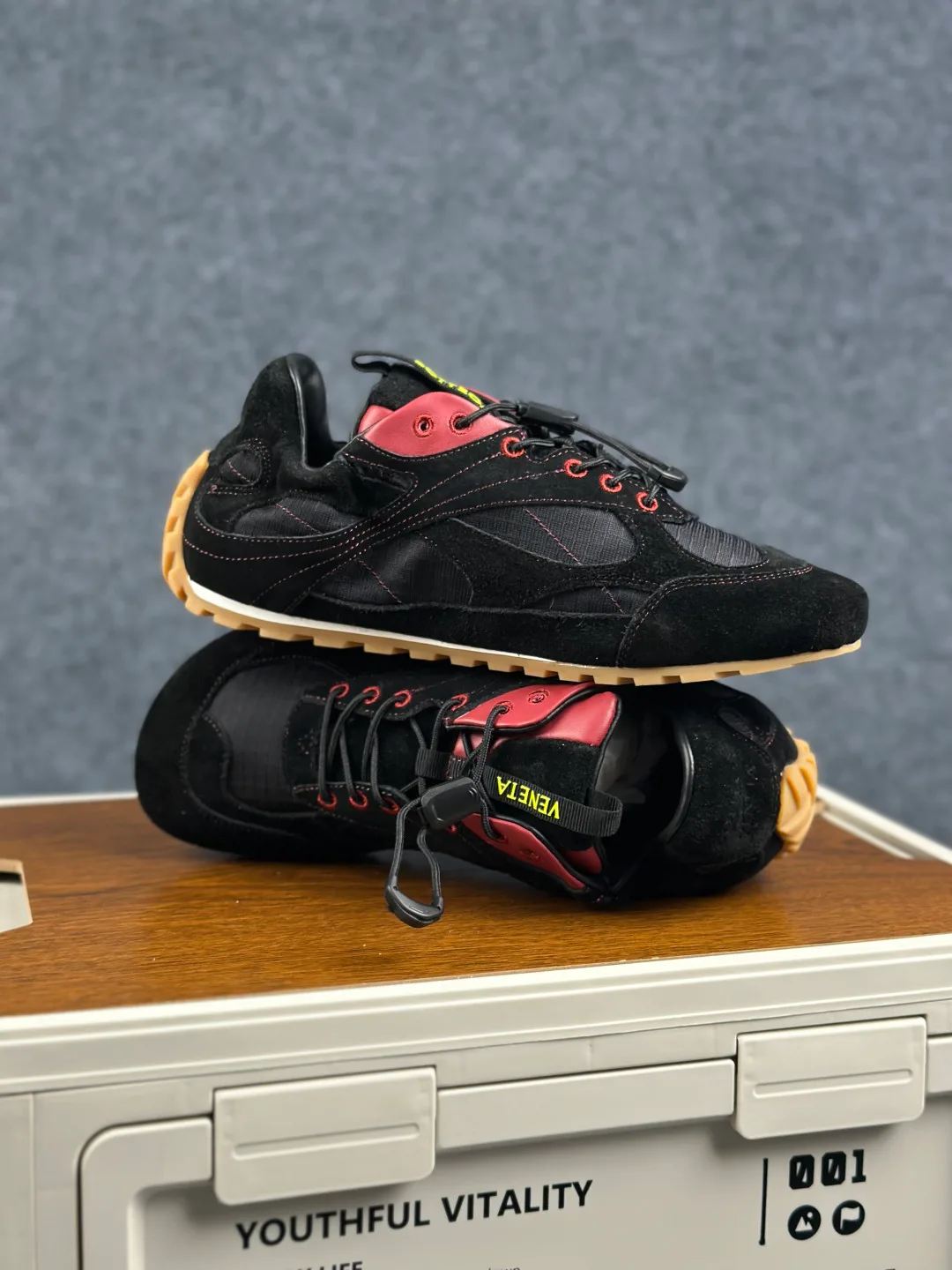 Кроссовки Женские Bottega Veneta 11490489