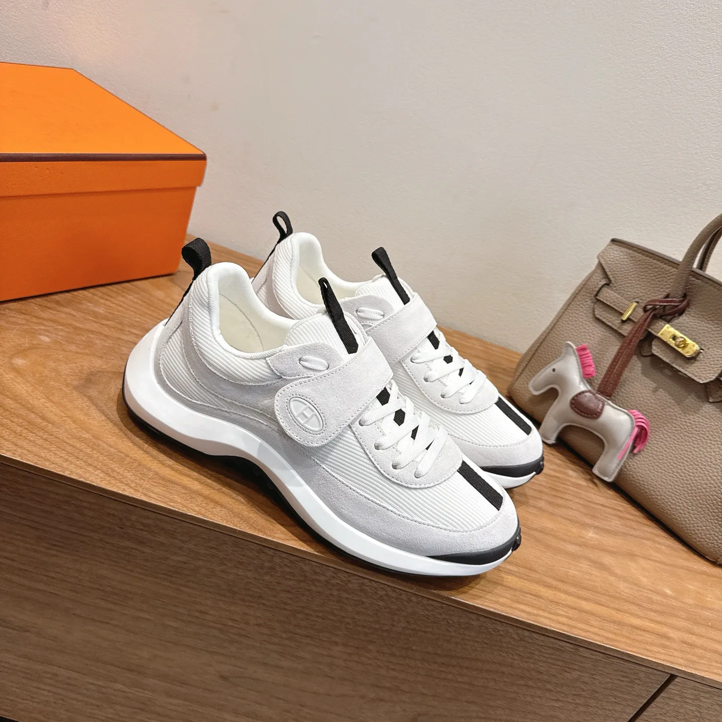 Кроссовки Женские Hermes 10189086