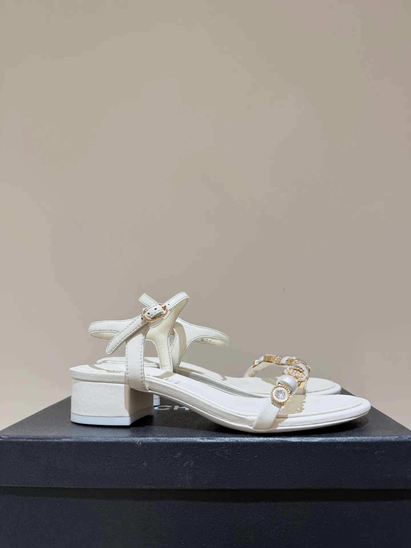 Босоножки Женские Chanel 11316777