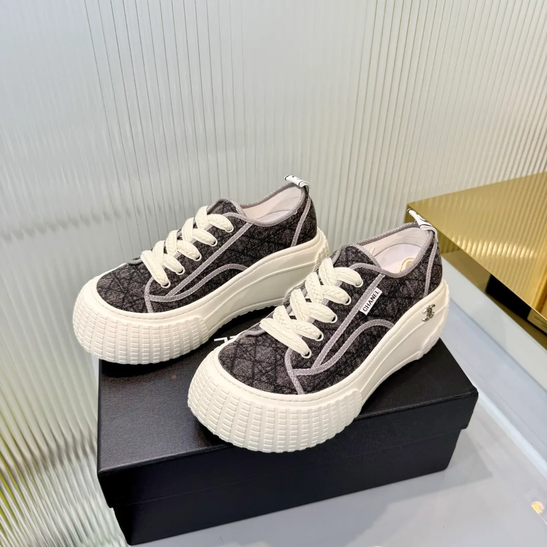 Кроссовки Женские Chanel 18366988