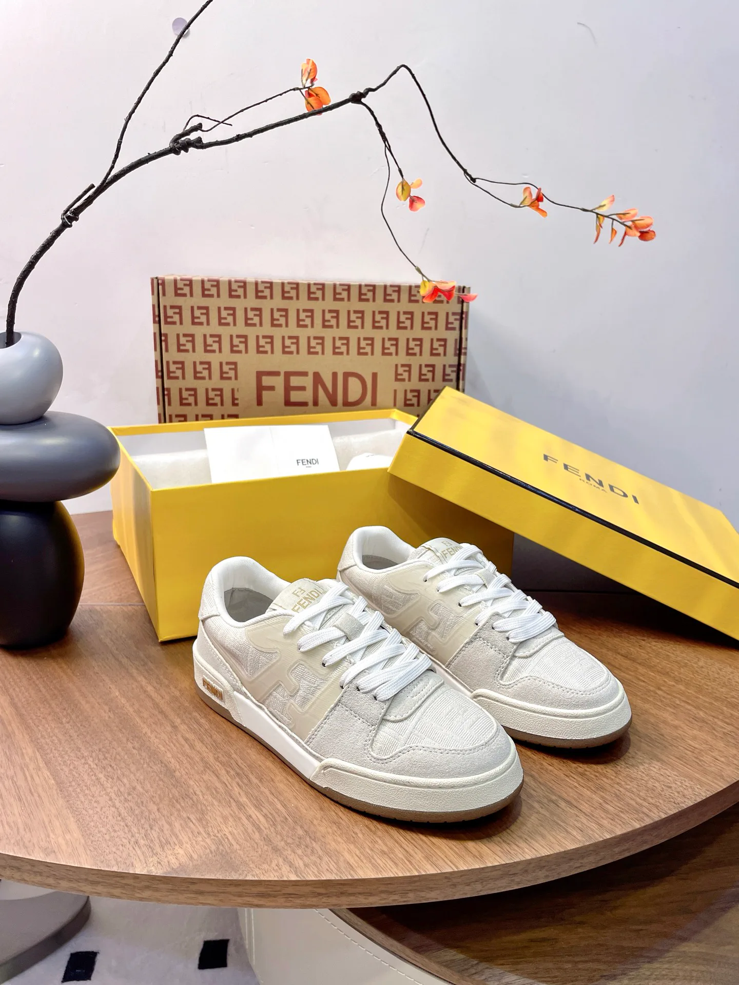 Кроссовки Женские Fendi 17957348