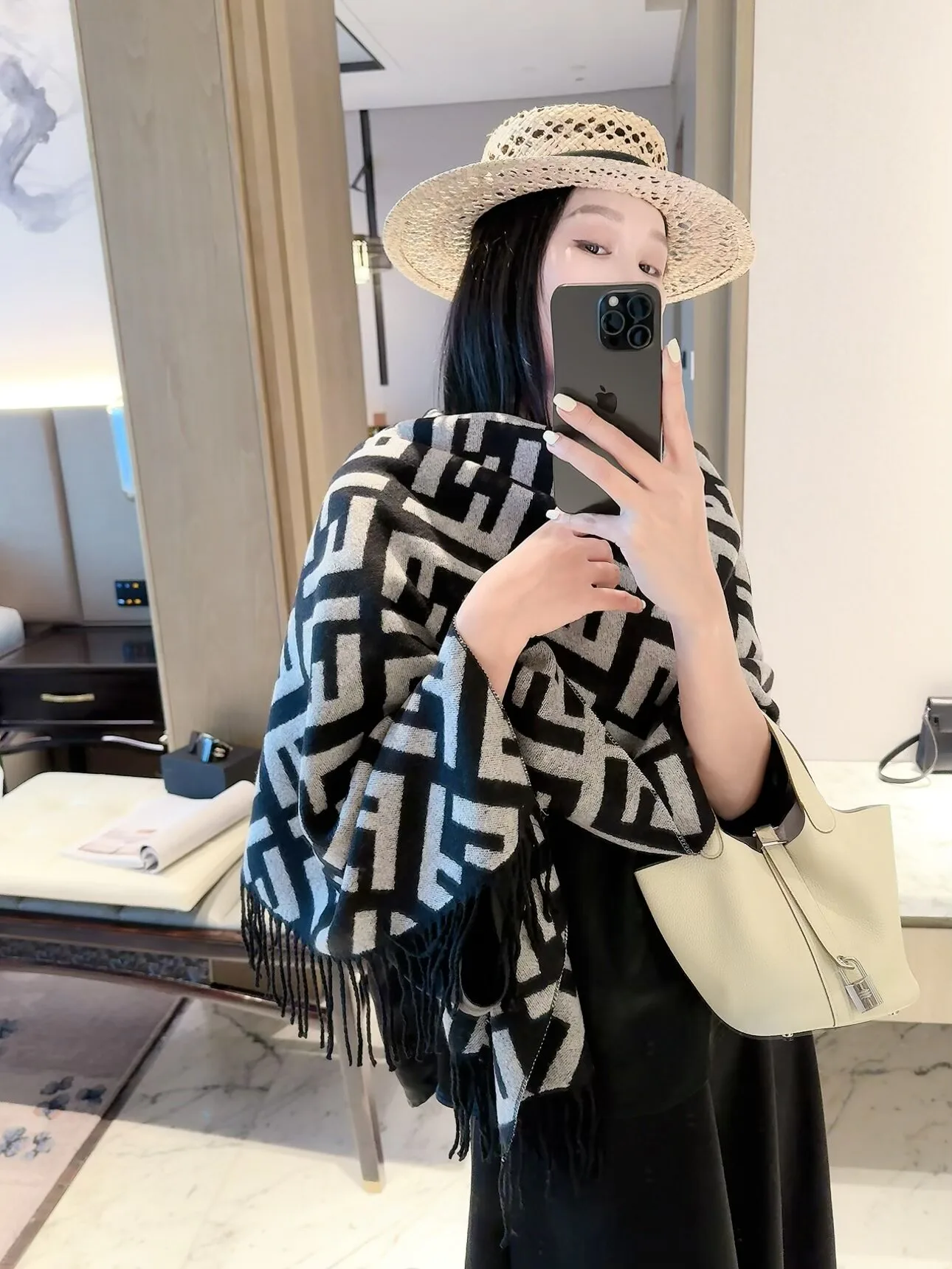 Шарфы Fendi 18322533