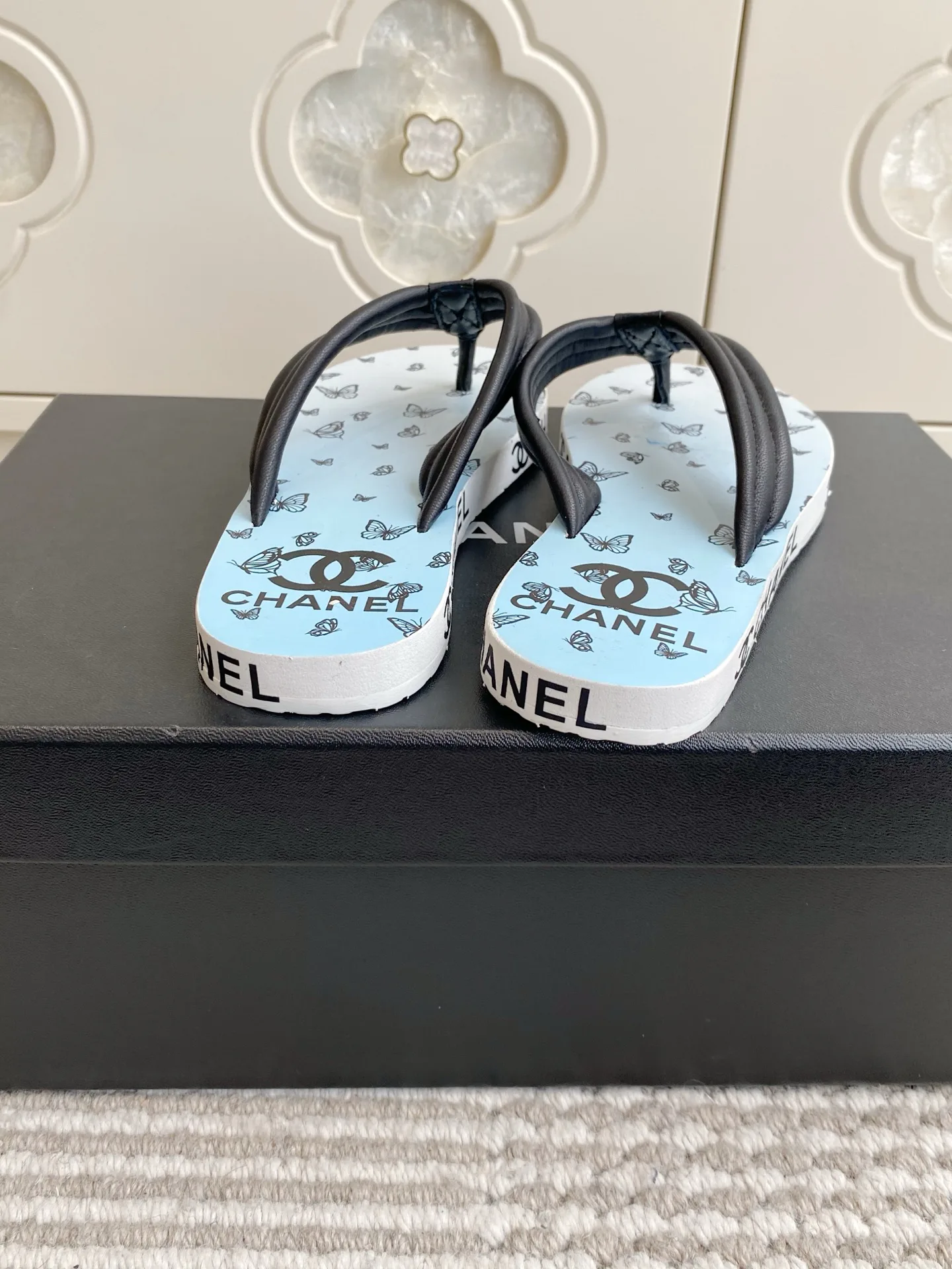 Шлепанцы Женские Chanel 11909737