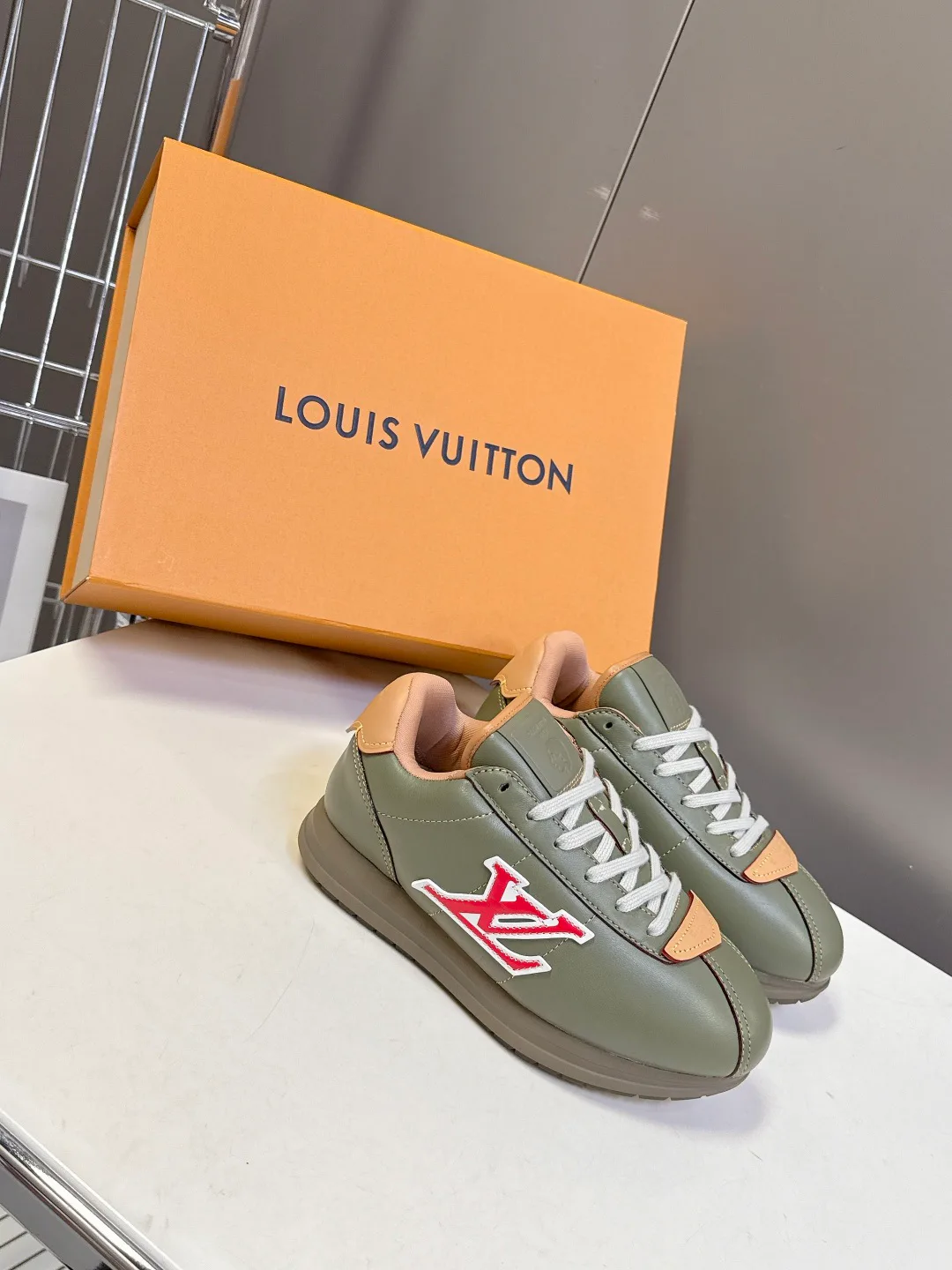 Кроссовки Женские Louis Vuitton 18005445