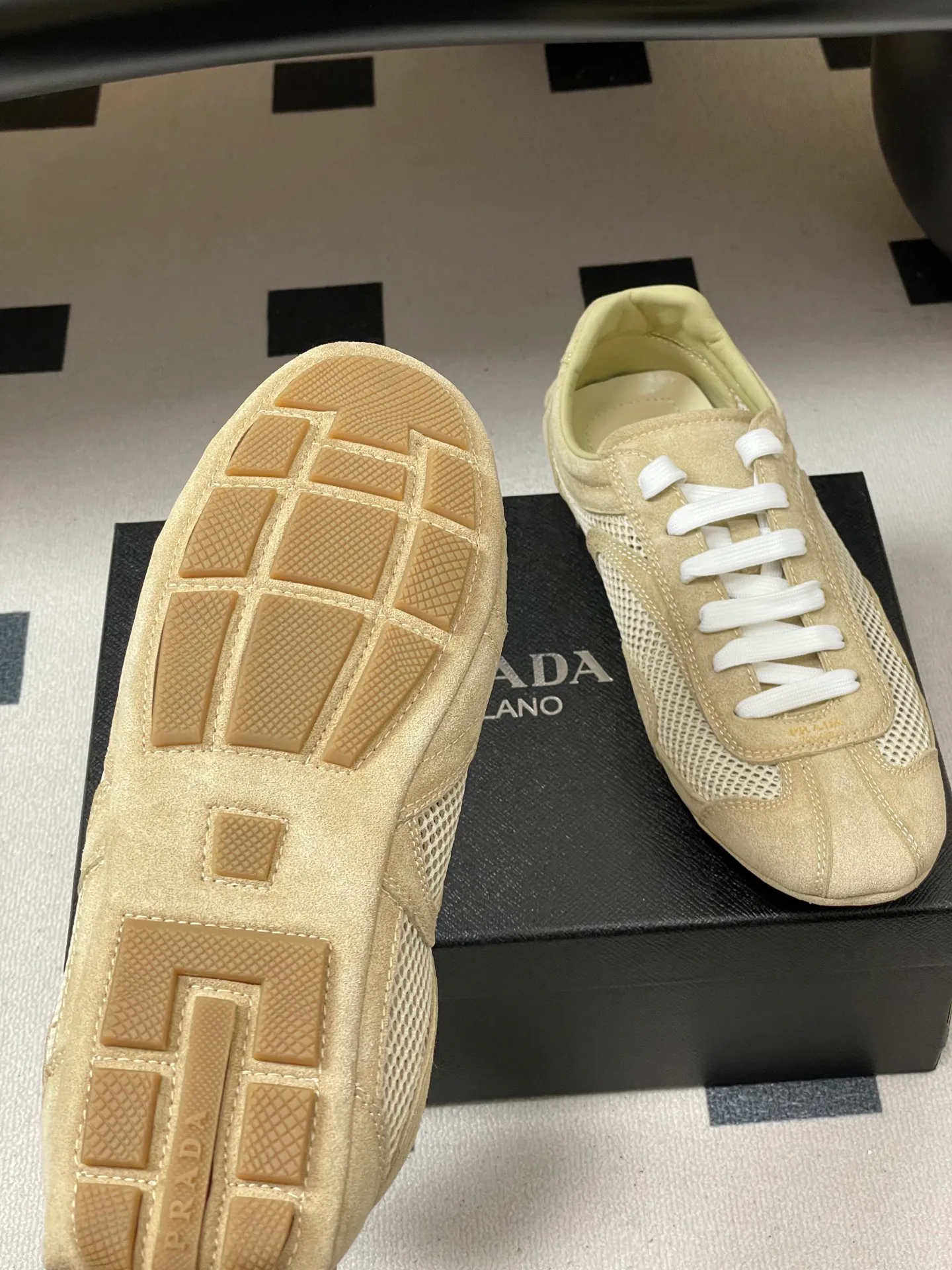 Кроссовки Женские Prada 12810924