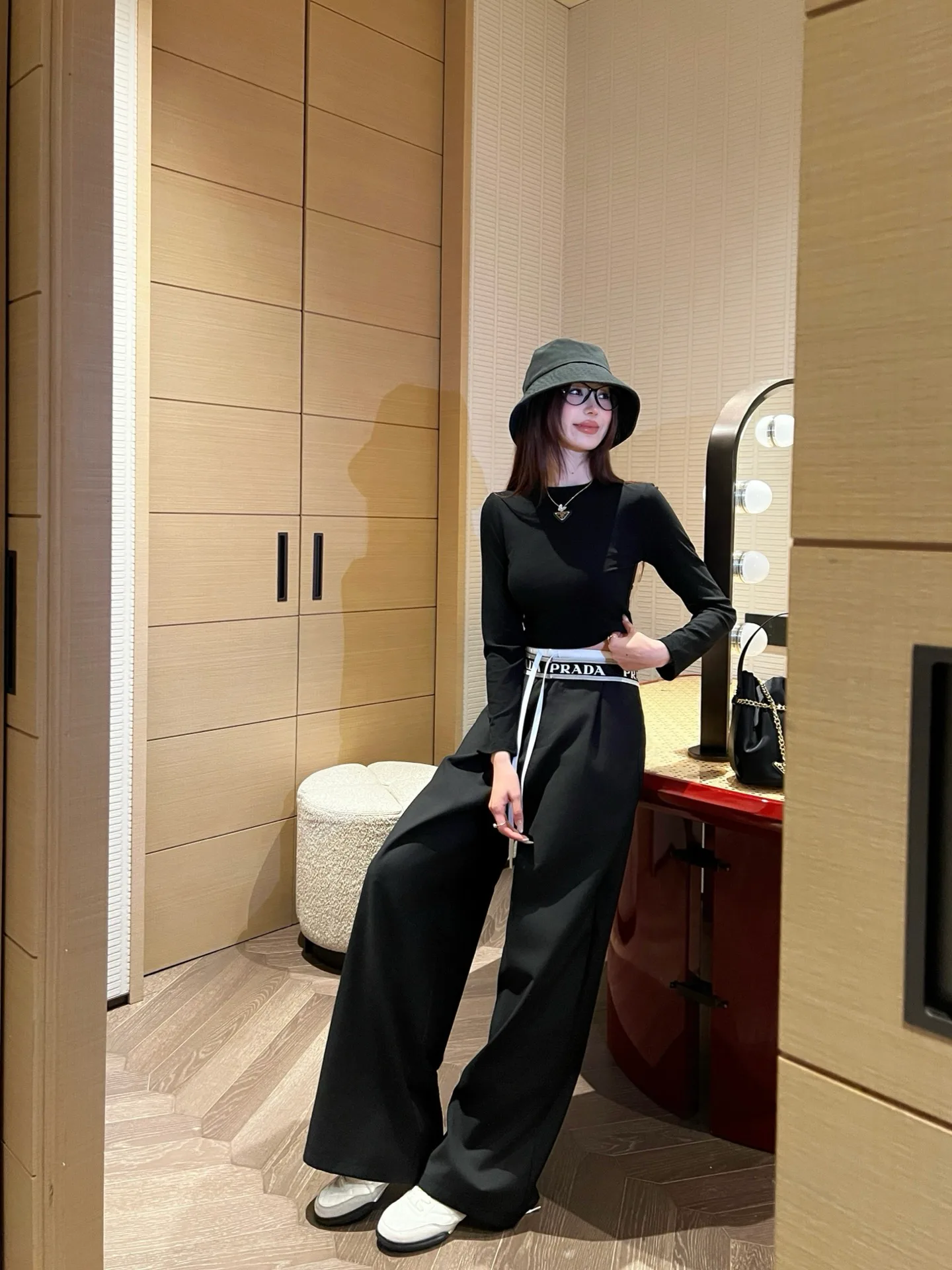 Брюки Женские Prada 17140399