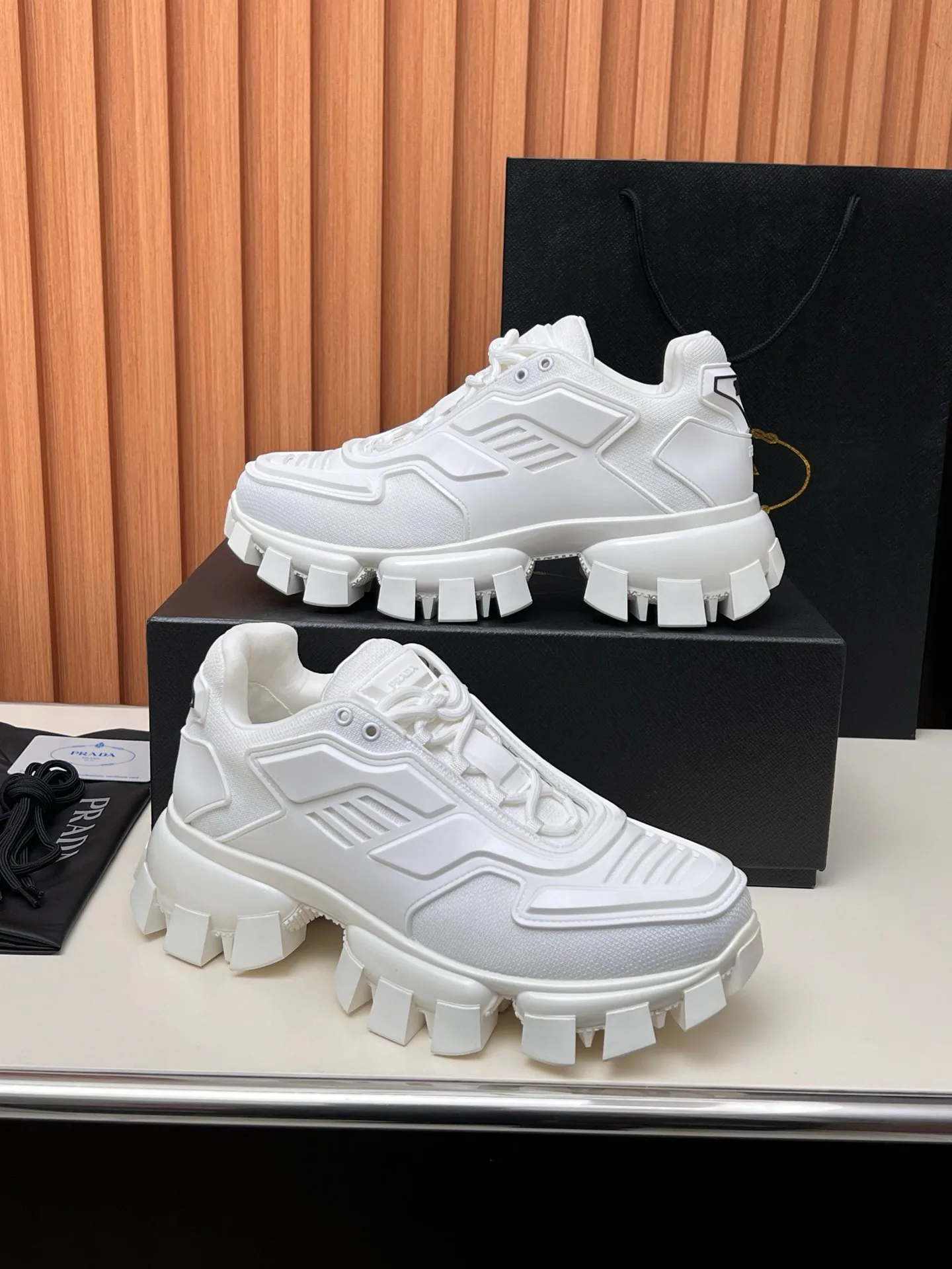 Кроссовки Женские Prada 17955142