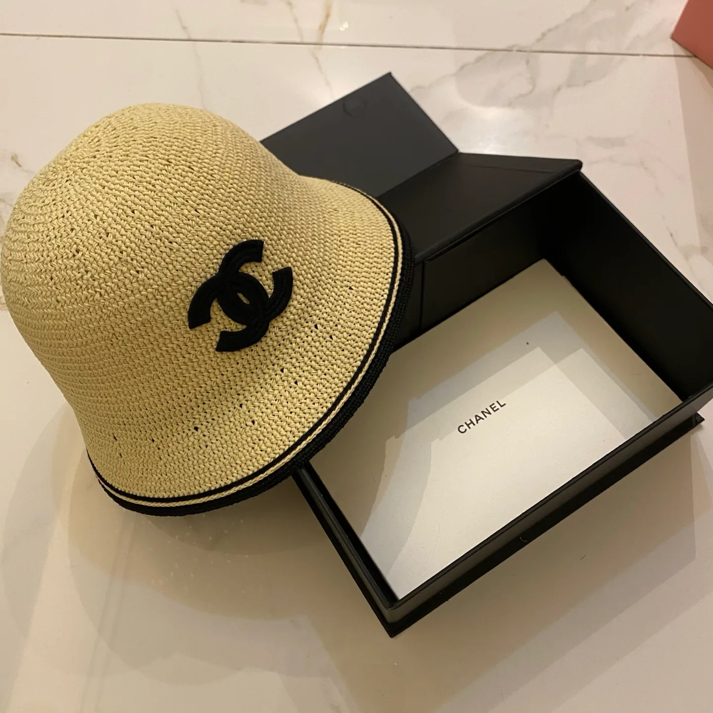 Головные Уборы Chanel 17498309