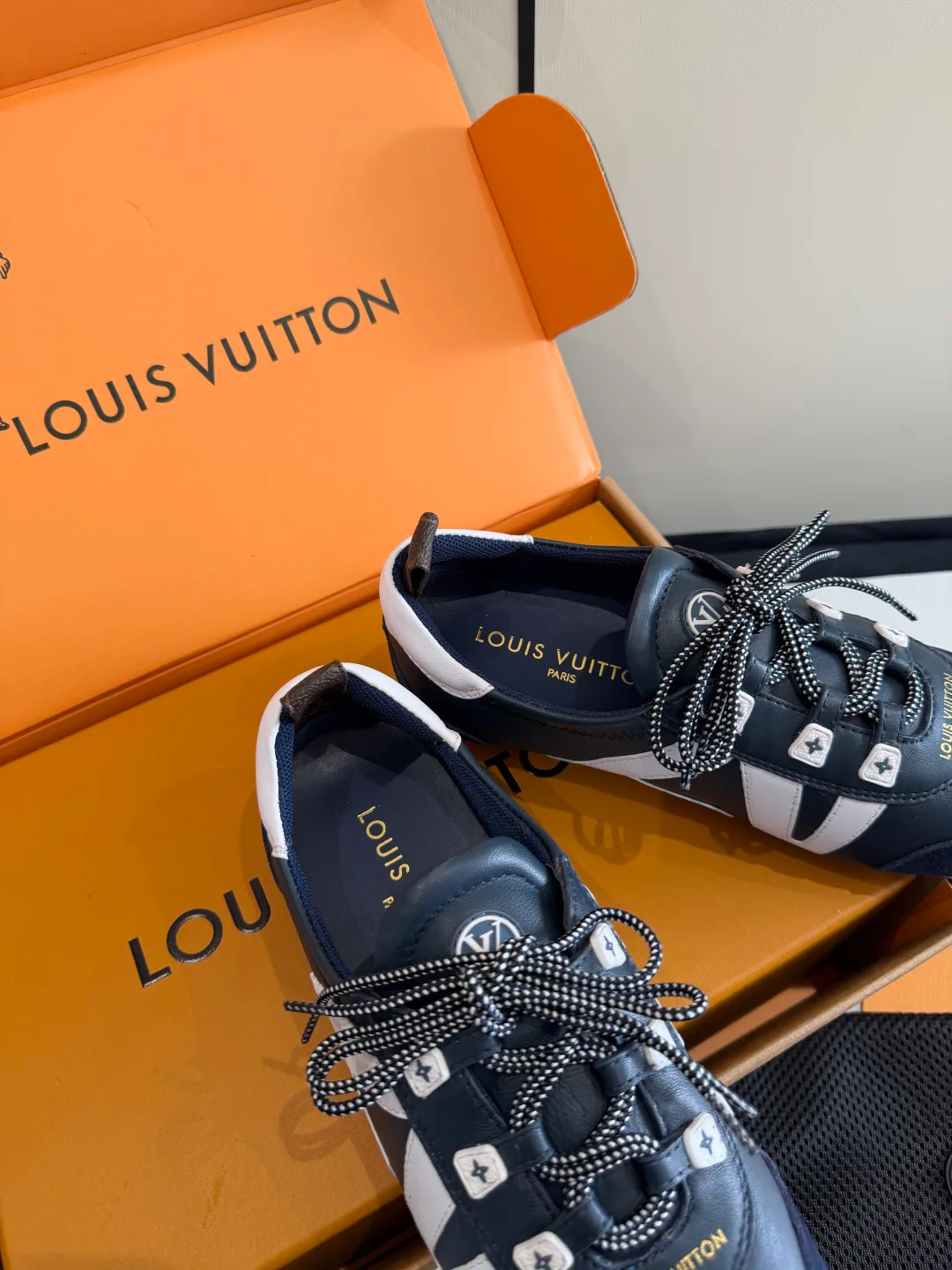Кроссовки Женские Louis Vuitton 1450988