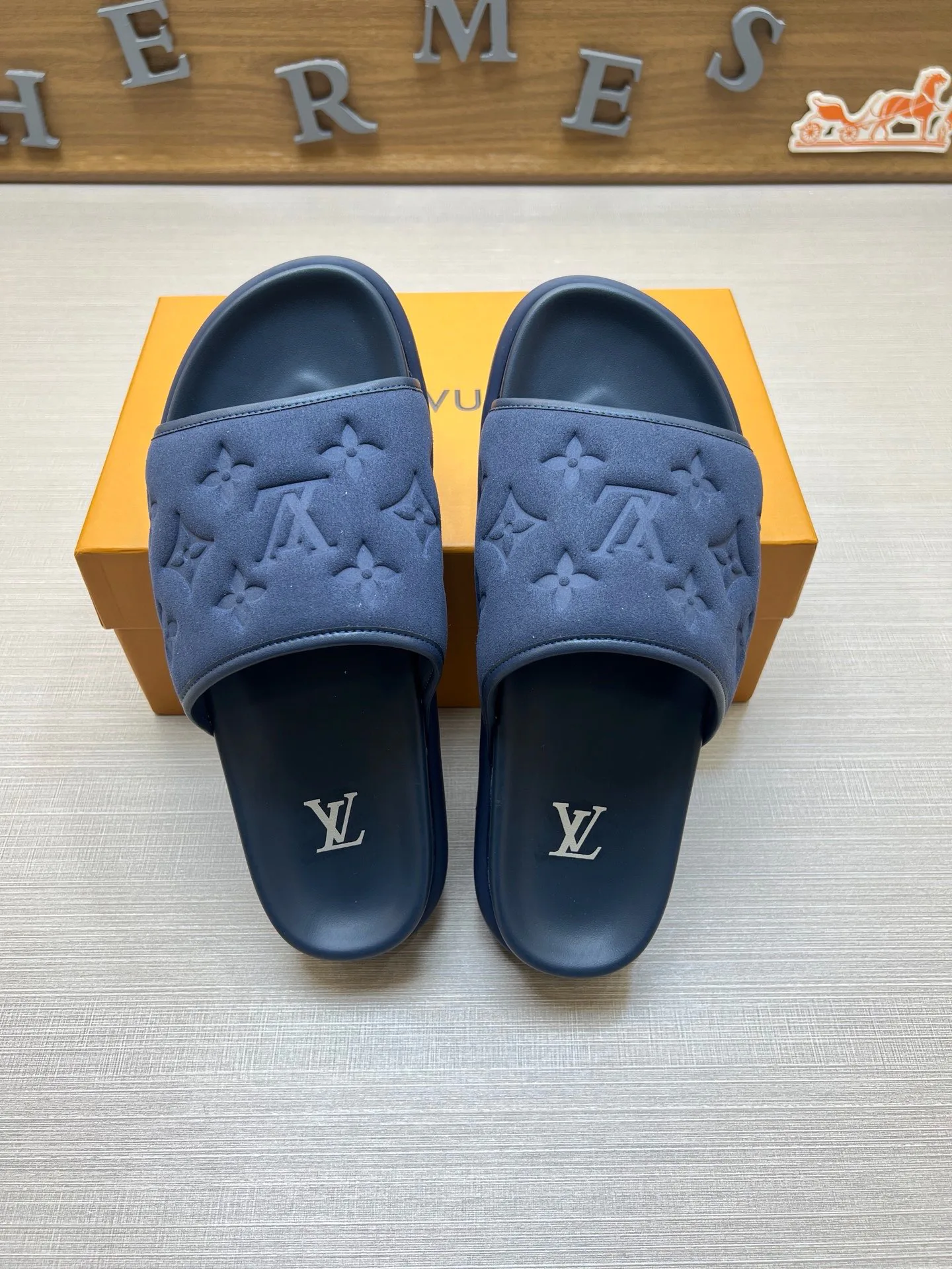 Шлепанцы Женские Louis Vuitton 18011812