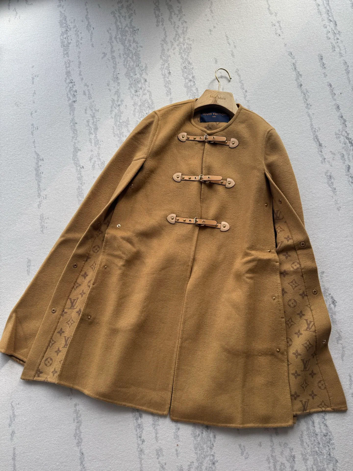 Пальто Женские Louis Vuitton 18361593