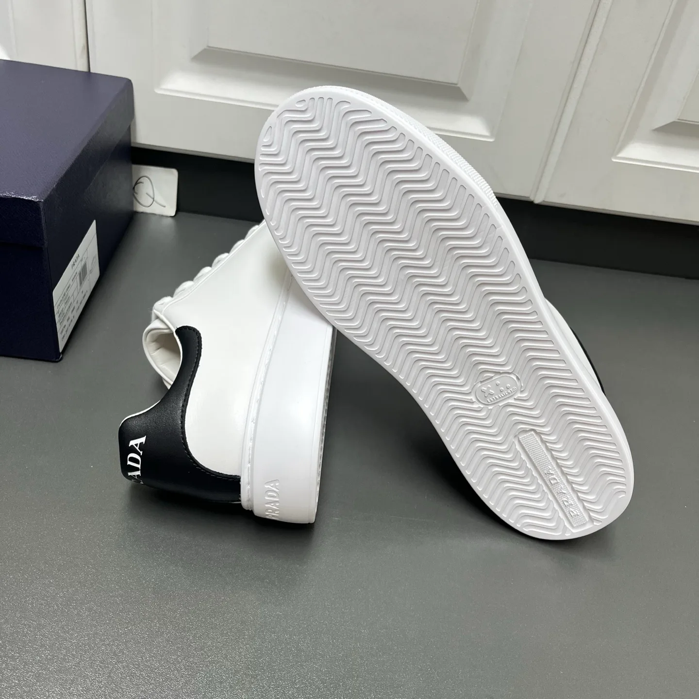Кроссовки Мужские Prada 17457813