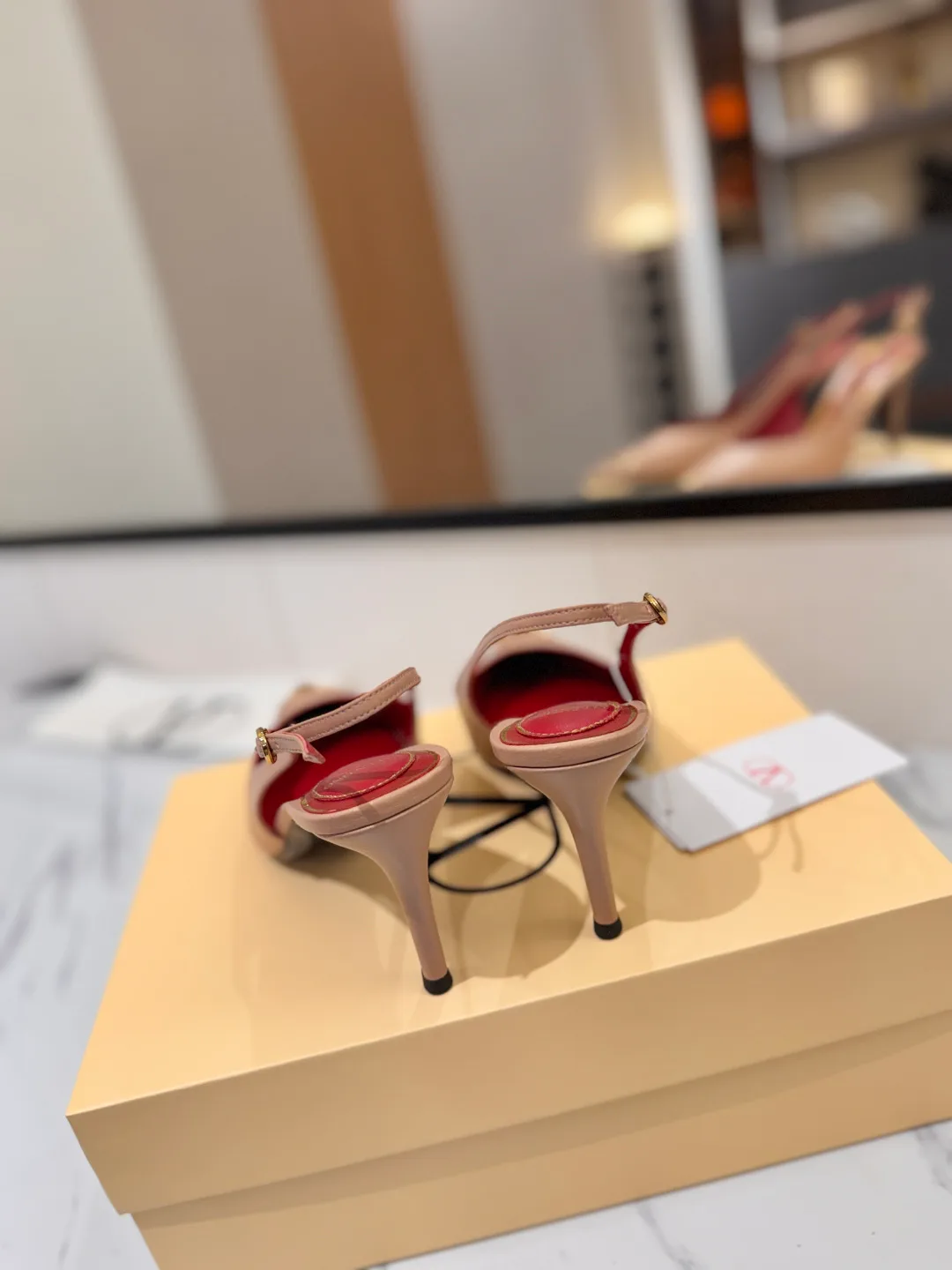 Босоножки Женские Valentino 18134956