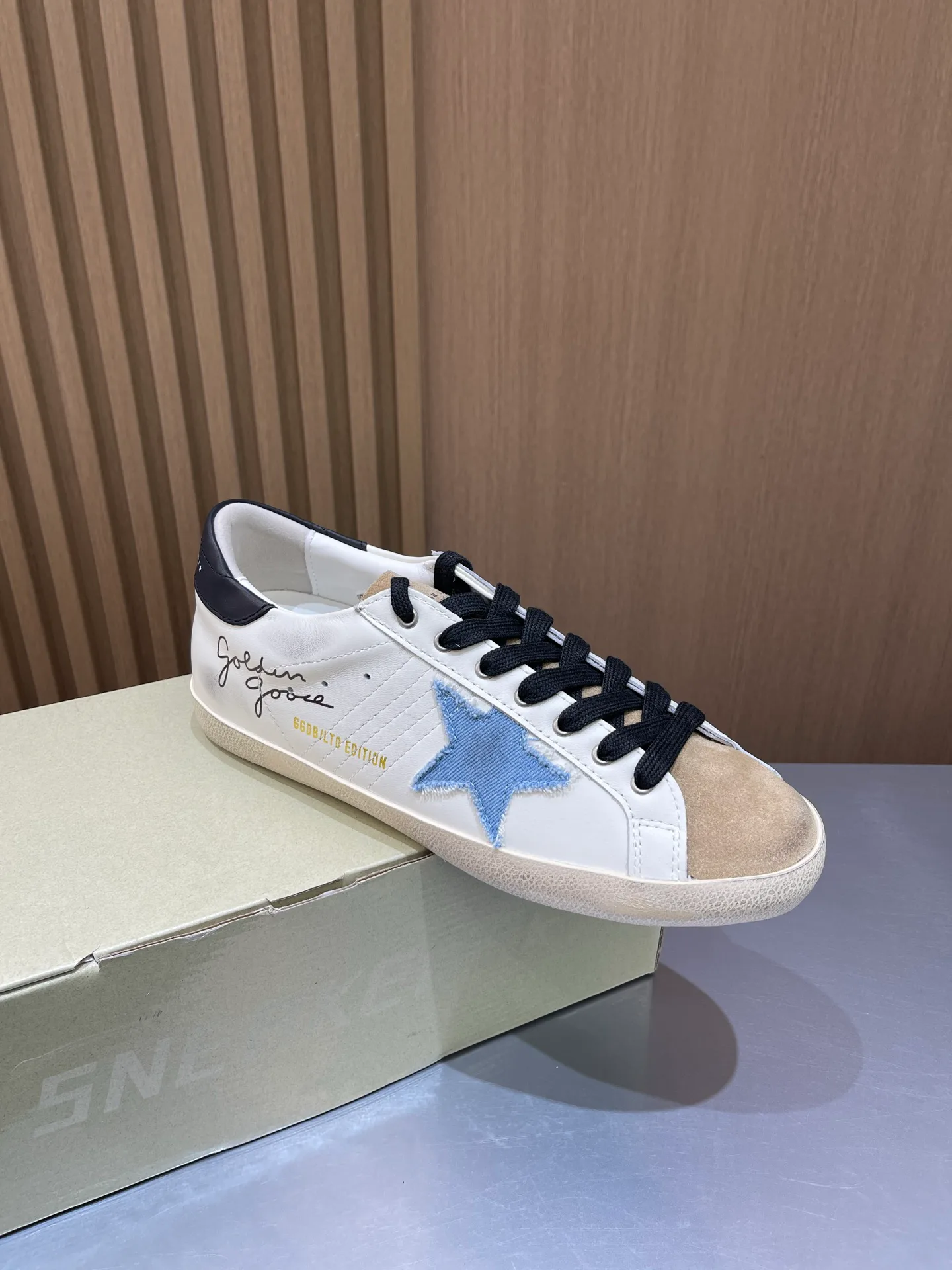 Кроссовки Женские Golden Goose 19466445