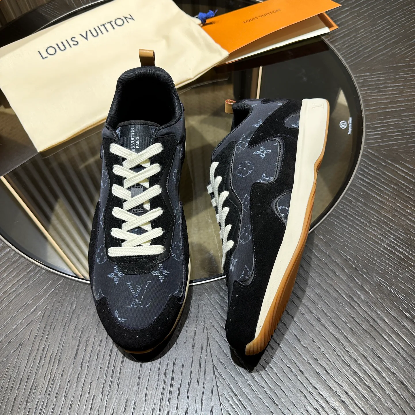 Кроссовки Мужские Louis Vuitton 18694054