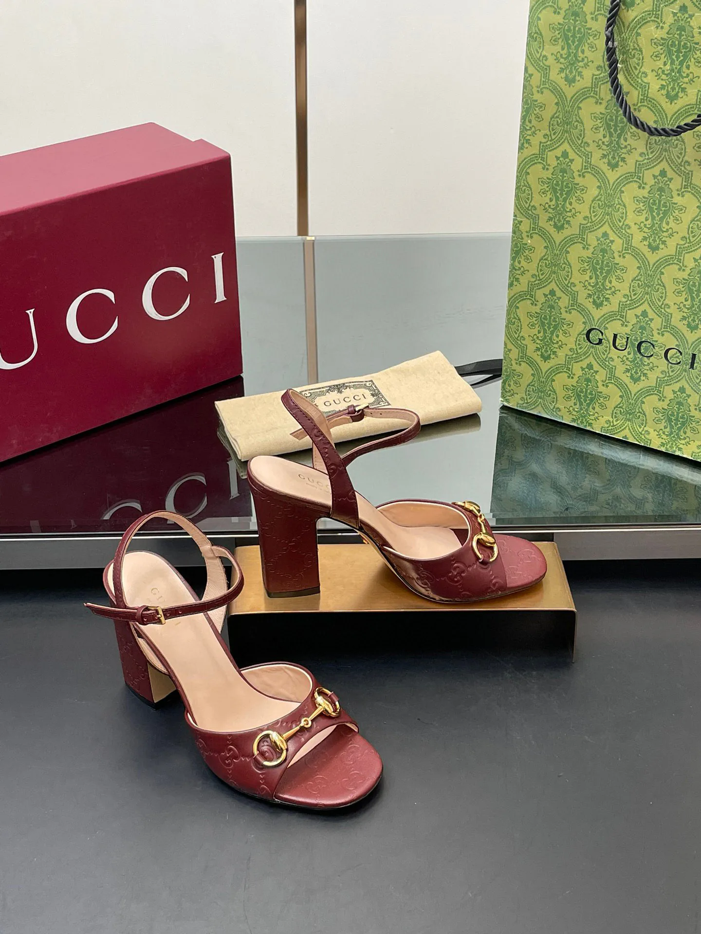 Босоножки Женские Gucci 17614707