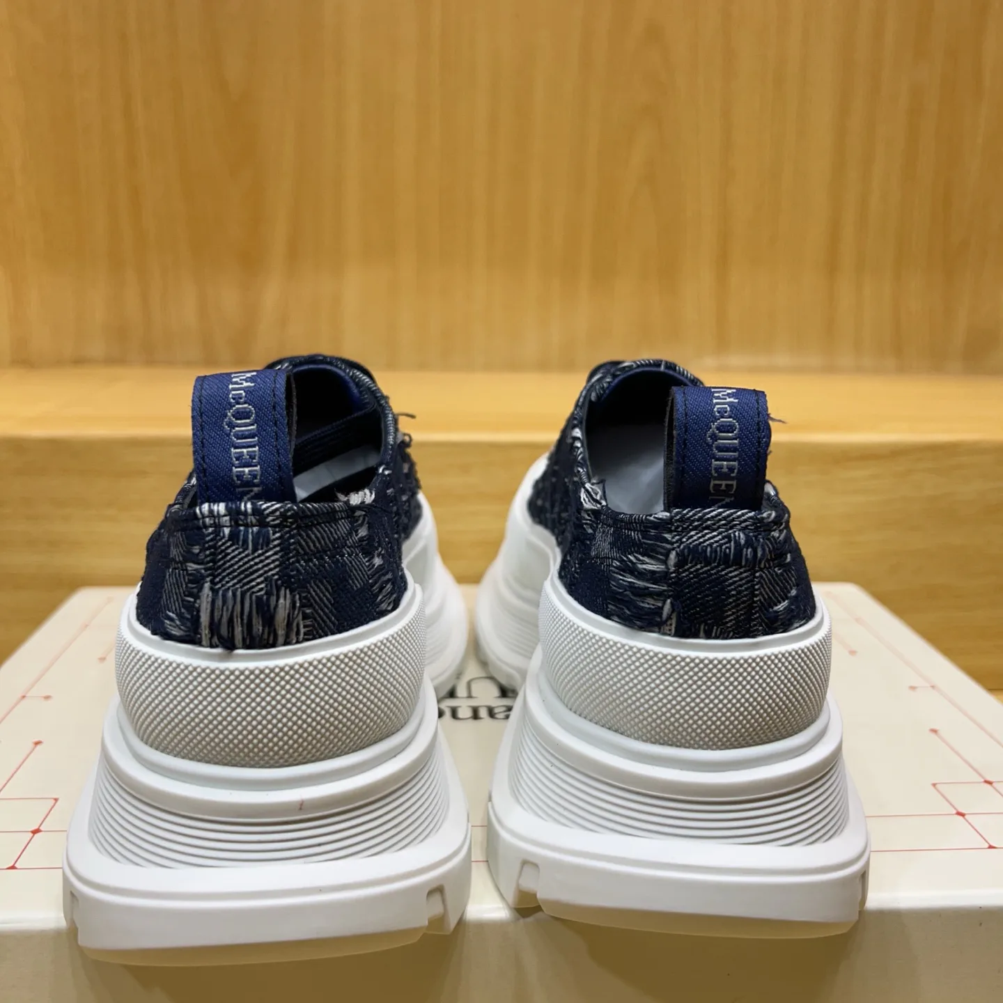 Кроссовки Женские Alexander Mcqueen 17545304